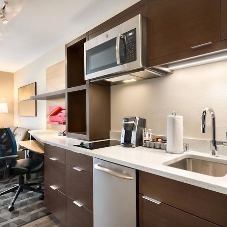 Towneplace Suites By Marriott Milwaukee Графтон Экстерьер фото